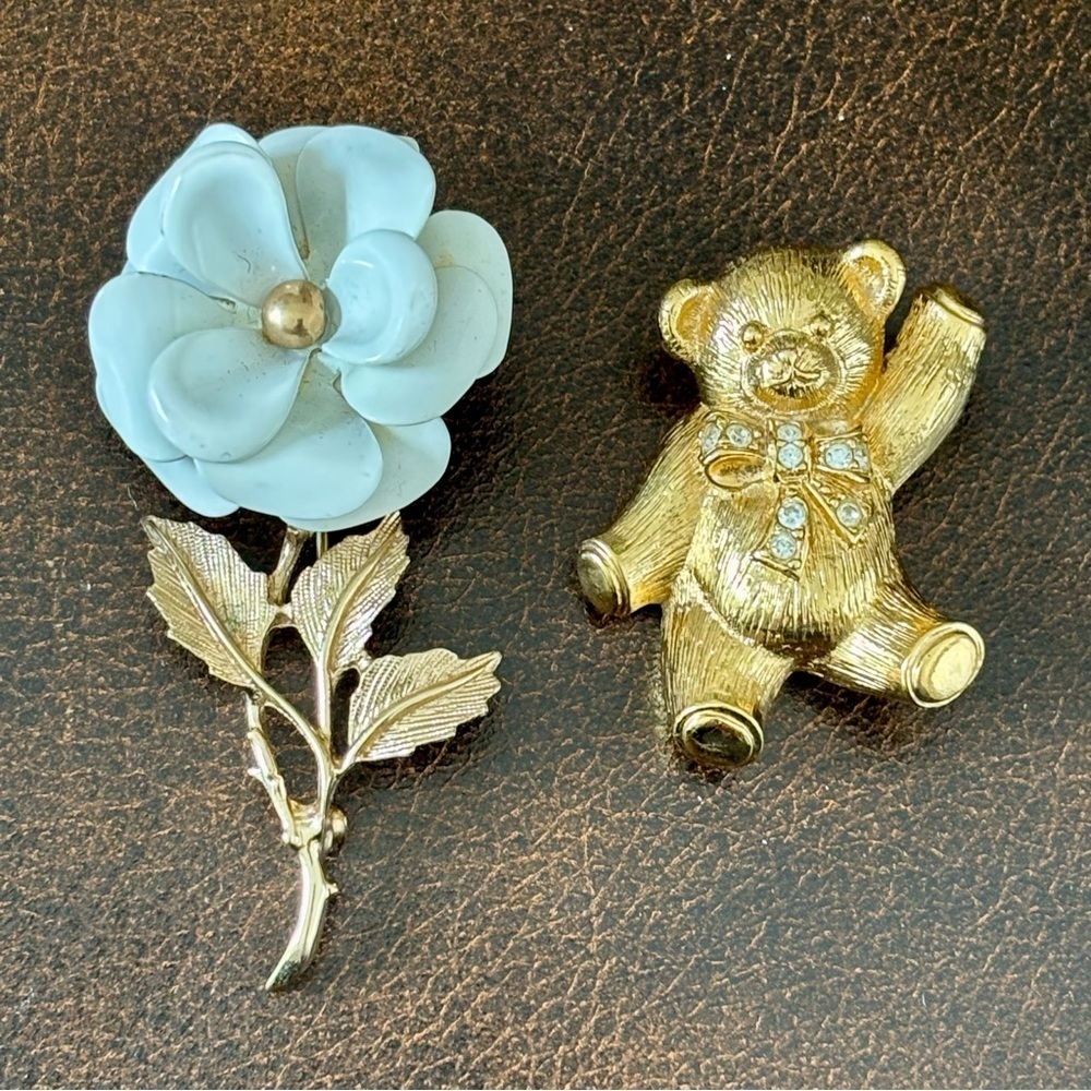 Avon set of 2 Gold Teddy Bear and Flower Brooch Set/Pendant